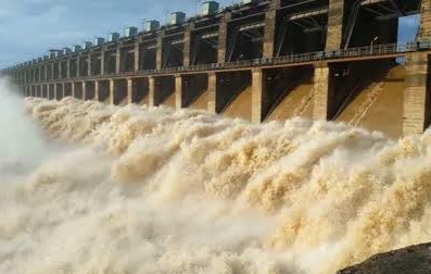 जळगाव, धुळे, जळगाव जिल्ह्यातील धरण ओव्हर फ्लो झाले आहे.