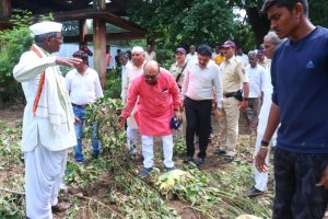 नुकसान ग्रस्त भागाची पहाणी